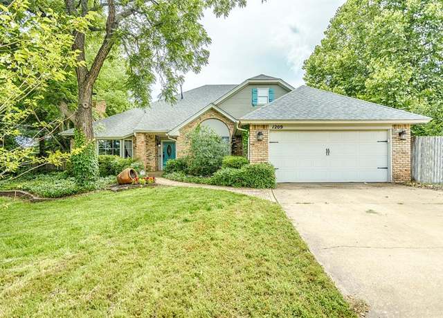 Property at 1209 Fox Bluff Ct, Edmond, OK 73034, 4 beds, 3.5 baths