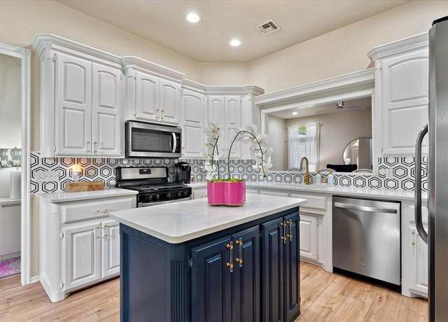 Property at 1318 Locust Dr, Blanchard, OK 73010, 3 beds, 2 baths