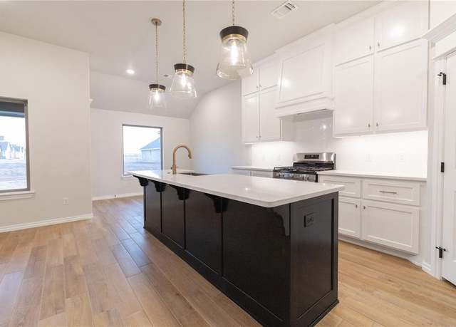 Property at 9220 NW 117th St, Yukon, OK 73099, 3 beds, 2 baths