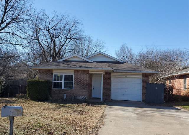 Property at 402 N Washington Ave, Shawnee, OK 74801, 3 beds, 1 bath