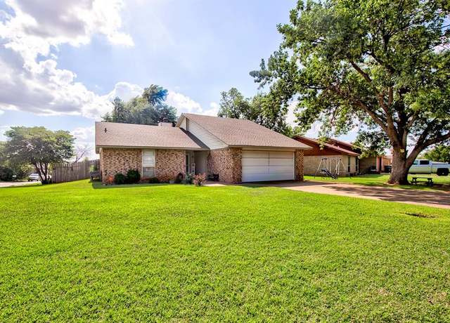 Property at 1164 Hillside Dr, Enid, OK 73701, 3 beds, 2 baths