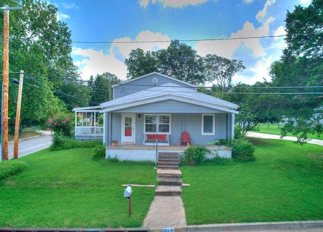 Property at 201 S Dixon Ave, Shawnee, OK 74801, 3 beds, 2 baths