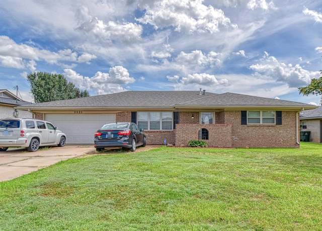 Property at 2225 W Country Club Rd, Chickasha, OK 73018, 3 beds, 2 baths