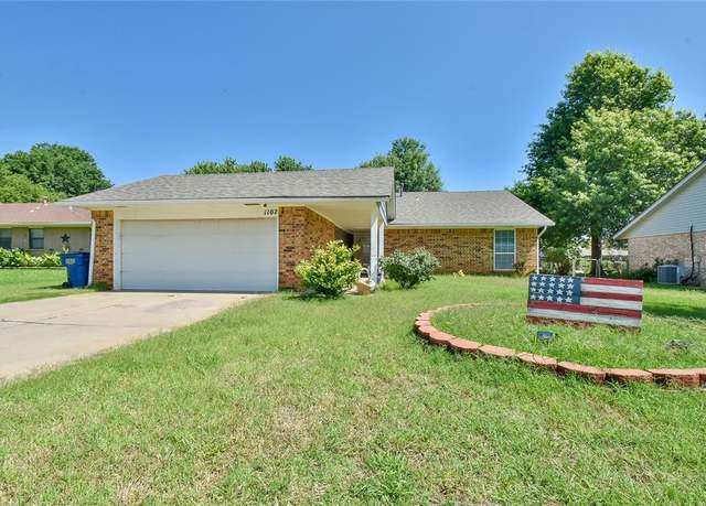 Property at 1107 W Windsor Way, Mustang, OK 73064, 3 beds, 2 baths