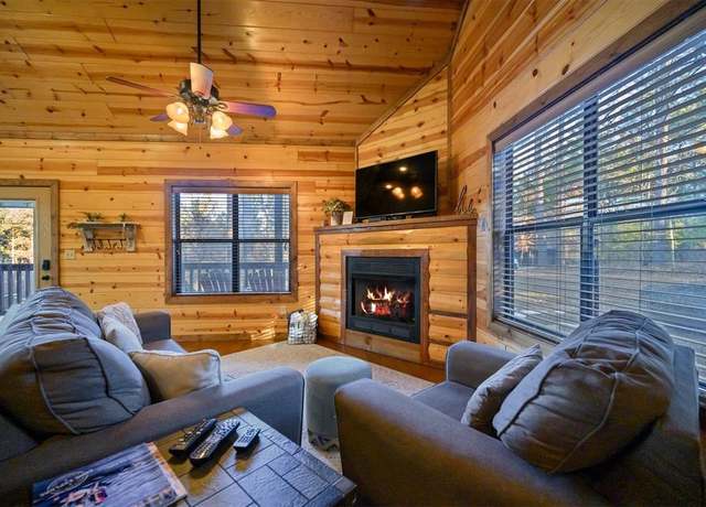 Property at 162 Green Briar Trl, Broken Bow, OK 74728, 1 bed, 1 bath