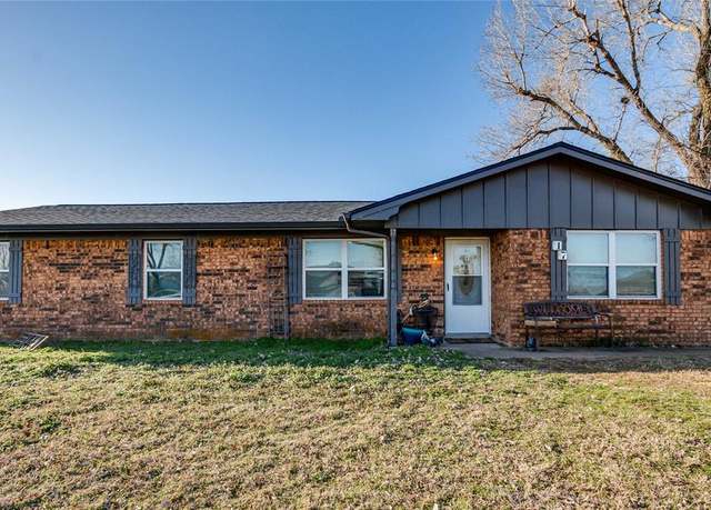 Property at 17 Skyview Dr, Chickasha, OK 73018, 4 beds, 2 baths