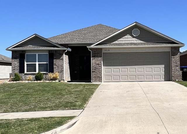 Property at 1419 Onyx St, Noble, OK 73068, 4 beds, 2 baths