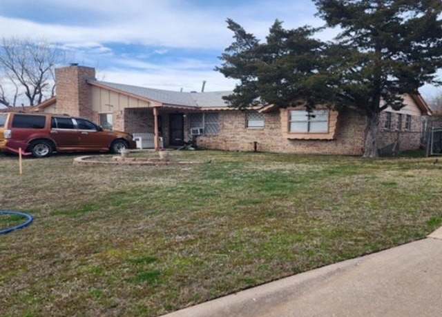Property at 4825 NW Hoover Ave, Lawton, OK 73505, 3 beds, 2 baths