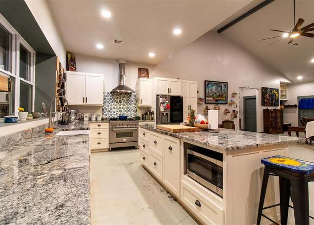 Property at 980438 S Shadowood Dr, Wellston, OK 74881, 3 beds, 2 baths