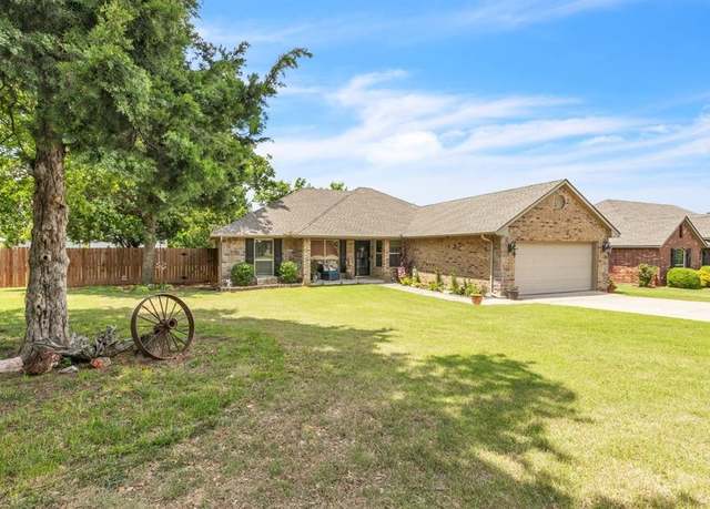 Property at 8701 Long Spur Trl, Edmond, OK 73034, 3 beds, 2 baths