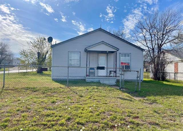 Property at 604 N 3rd St, Clinton, OK 73601, 4 beds, 2 baths