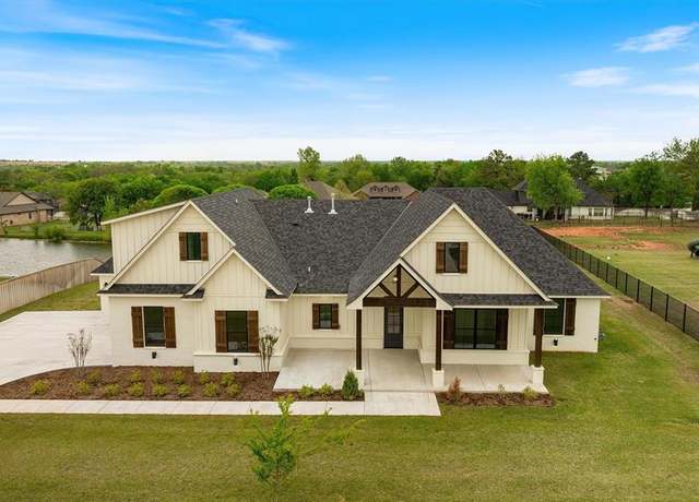 Property at 10140 Oakwood Dr, Edmond, OK 73025, 4 beds, 3.5 baths