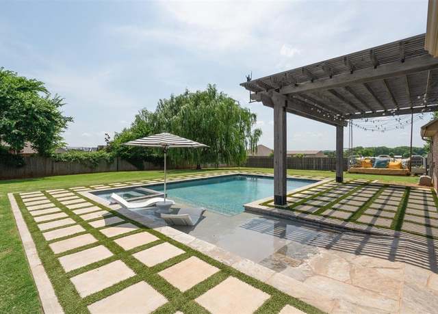 Property at 4622 Hollycrest Ln, Edmond, OK 73025, 4 beds, 3 baths