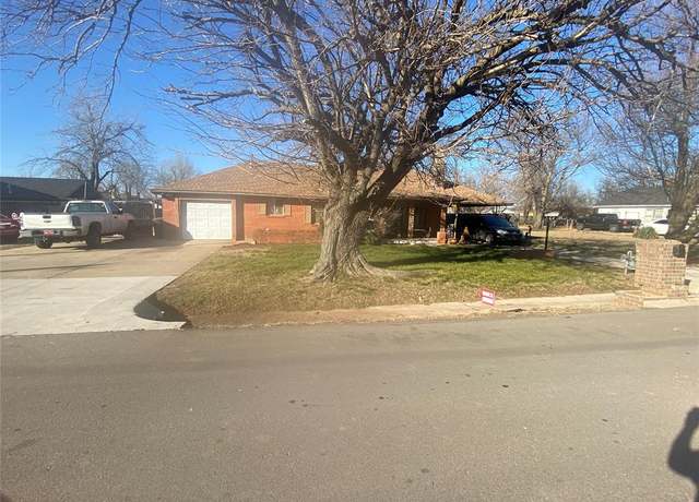 Property at 917 NW 33rd St, Moore, OK 73160, 4 beds, 3 baths