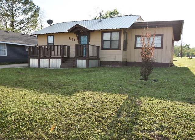 Property at 1131 N Highland St, Seminole, OK 74868, 2 beds, 1 bath