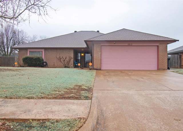 Property at 1813 N Lincoln Ave, Moore, OK 73160, 2 beds, 2 baths