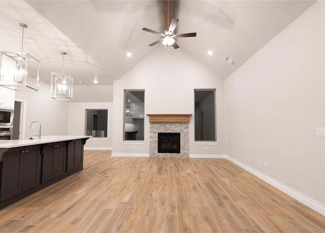 Property at 9236 NW 86th Ter, Yukon, OK 73099, 4 beds, 3 baths