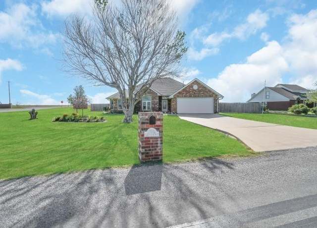 Property at 2 NW Havenshire Cir, Lawton, OK 73505, 3 beds, 2 baths
