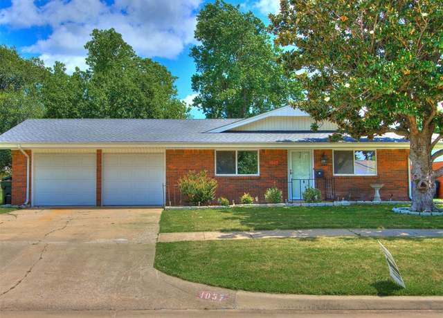 Property at 1037 Woods Ave, Norman, OK 73069, 3 beds, 2 baths