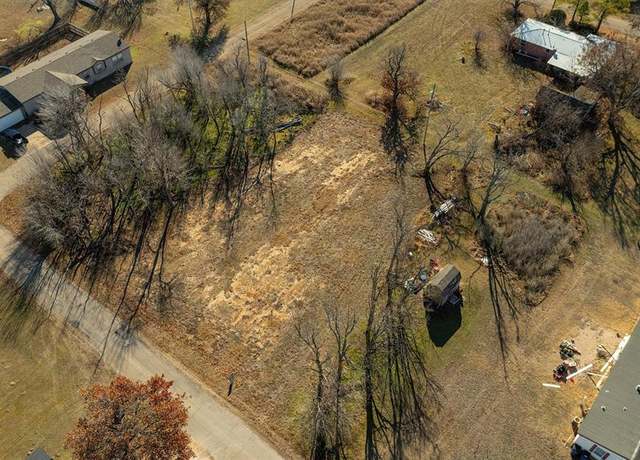 Property at 701 W Jefferson St, Crescent, OK 73028