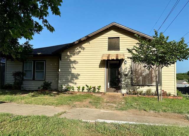 Property at 1402 S 14th St, Chickasha, OK 73018, 3 beds, 2 baths