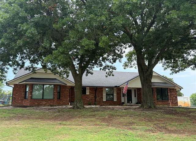 Property at 1600 16th St, Prague, OK 74864, 3 beds, 3 baths