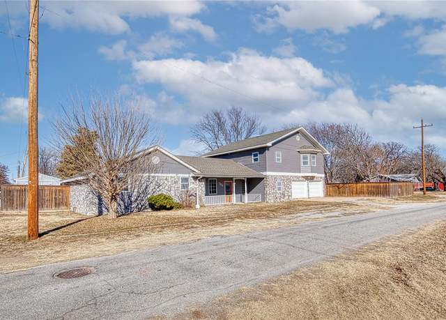 Property at 705 W 7th St, Erick, OK 73645, 4 beds, 3 baths