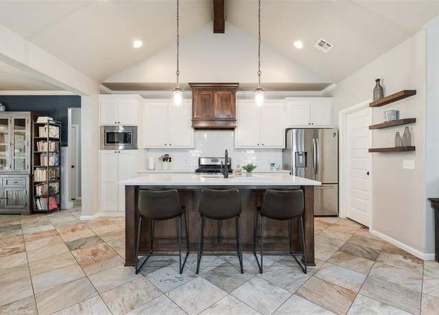 Property at 16408 Monarch Ridge Blvd, Edmond, OK 73013, 3 beds, 2 baths