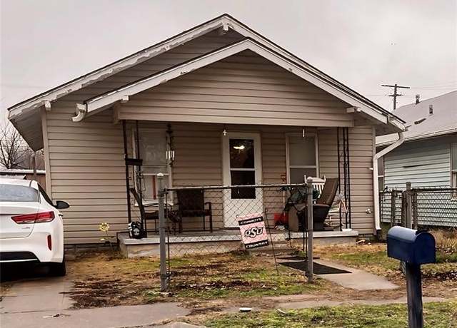 Property at 1006 W College Ave, Blackwell, OK 74631, 2 beds, 1 bath