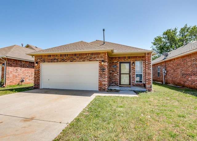 Property at 1208 Blue Ridge Ln, Moore, OK 73160, 2 beds, 2 baths