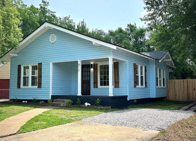 Property at 812 E Apache St, Norman, OK 73071, 3 beds, 1.5 baths