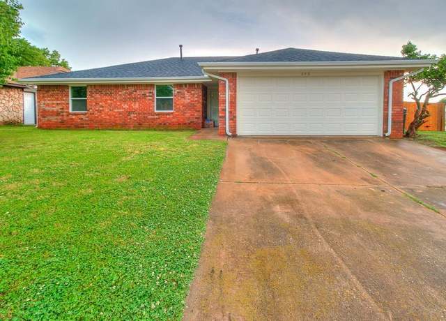 Property at 648 NW 18th St, Moore, OK 73160, 3 beds, 2 baths