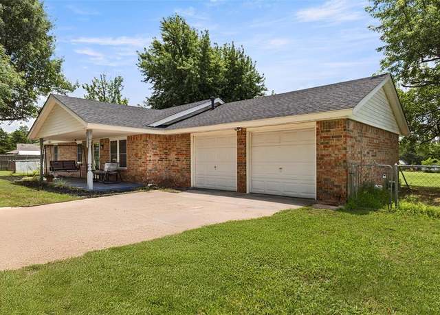Property at 1908 Hillcrest Cir, Newcastle, OK 73065, 3 beds, 2 baths