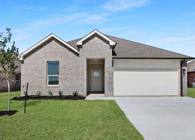 Property at 10300 NW 28th St, Yukon, OK 73099, 4 beds, 2 baths
