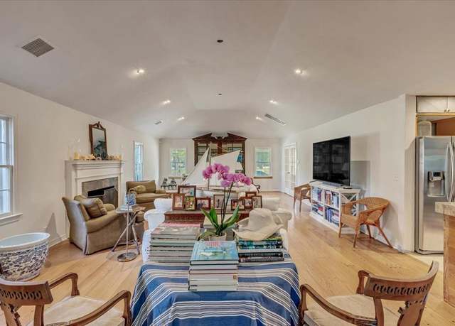 Property at 1801 S Drakestone Ave, Nichols Hills, OK 73120, 4 beds, 3 baths