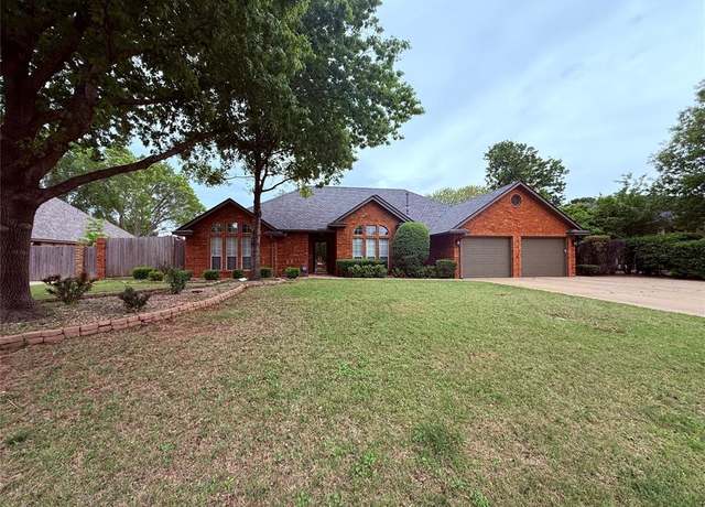 Property at 312 Val Verde St, Altus, OK 73521, 3 beds, 2.5 baths