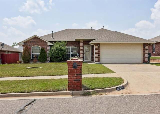 Property at 2333 Berry Ln, Midwest City, OK 73130, 3 beds, 2 baths
