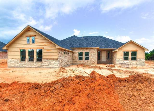 Property at 11701 Ward Rd, Edmond, OK 73034, 4 beds, 3 baths