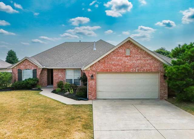 Property at 2525 E Bradley St, Shawnee, OK 74804, 3 beds, 2 baths