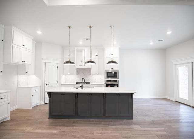 Property at 9237 NW 86th St, Yukon, OK 73099, 4 beds, 2 baths