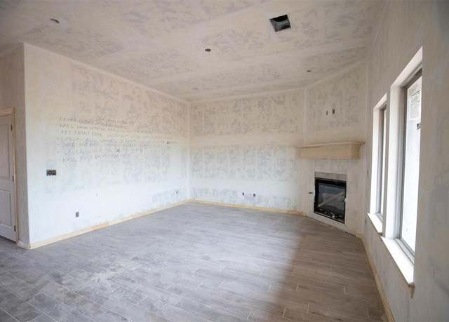 Property at 2240 NW 170th St, Edmond, OK 73012, 3 beds, 2 baths