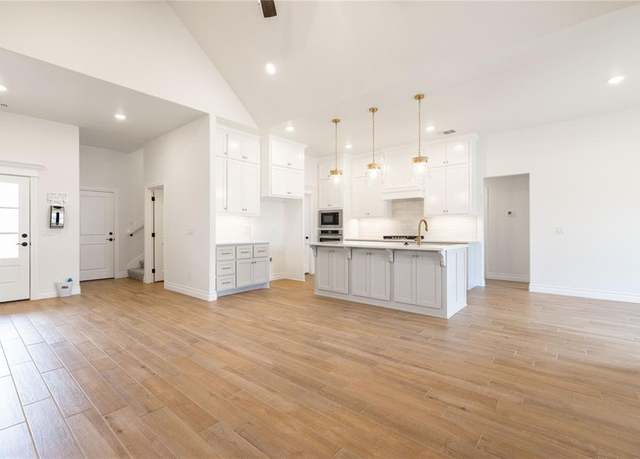 Property at 10425 SW 56th St, Mustang, OK 73064, 4 beds, 3 baths