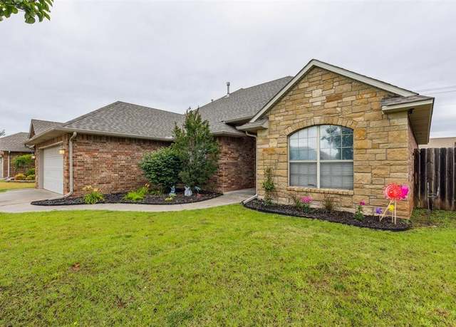Property at 619 SW 28th St, Moore, OK 73160, 3 beds, 2 baths