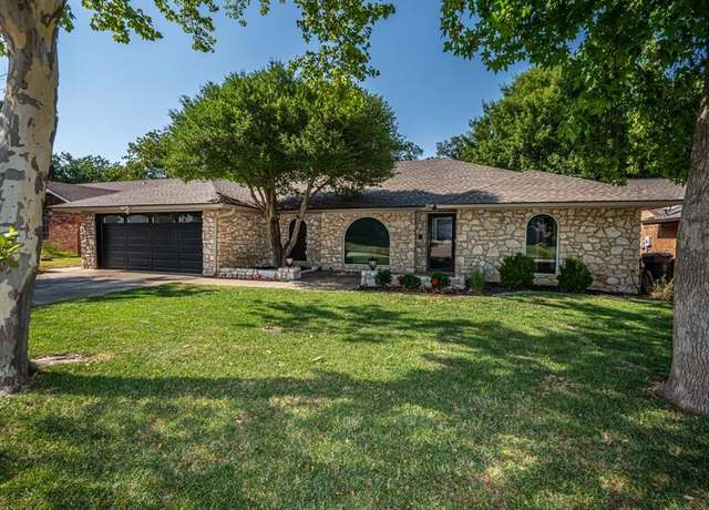 Property at 8117 NW 114th St, Oklahoma City, OK 73162, 4 beds, 3 baths