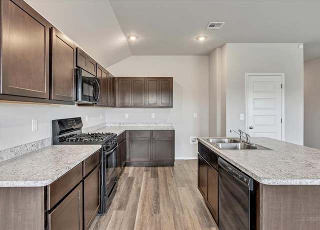 Property at 11700 NW 95th St, Yukon, OK 73099, 4 beds, 2 baths