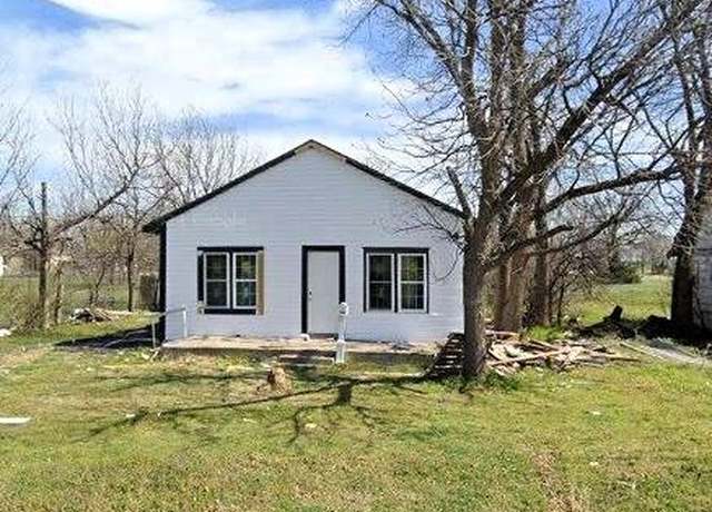 Property at 716 S 13th St, Frederick, OK 73541, 2 beds, 1 bath