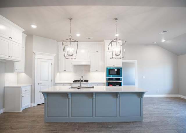 Property at 9321 NW 117th St, Yukon, OK 73099, 4 beds, 2 baths