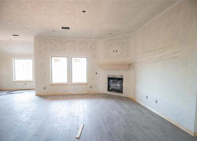 Property at 2244 NW 170th St, Edmond, OK 73012, 3 beds, 2 baths