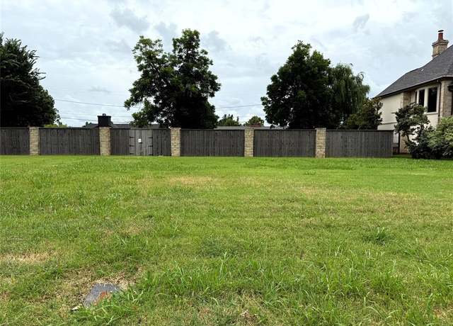 Property at 1724 Huntington Ave, Nichols Hills, OK 73116
