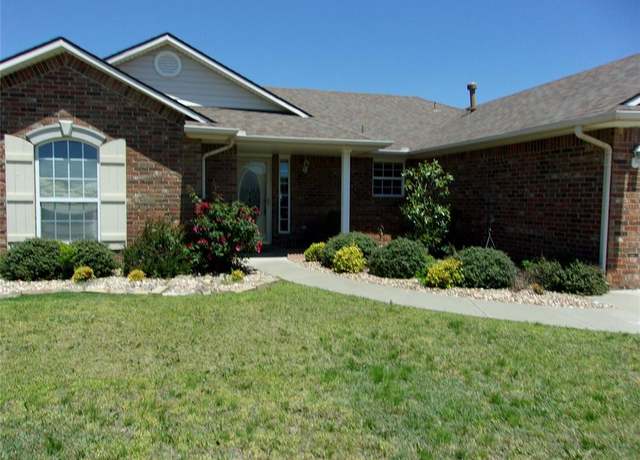 Property at 1926 E Aspen Pl, Shawnee, OK 74804, 3 beds, 2 baths